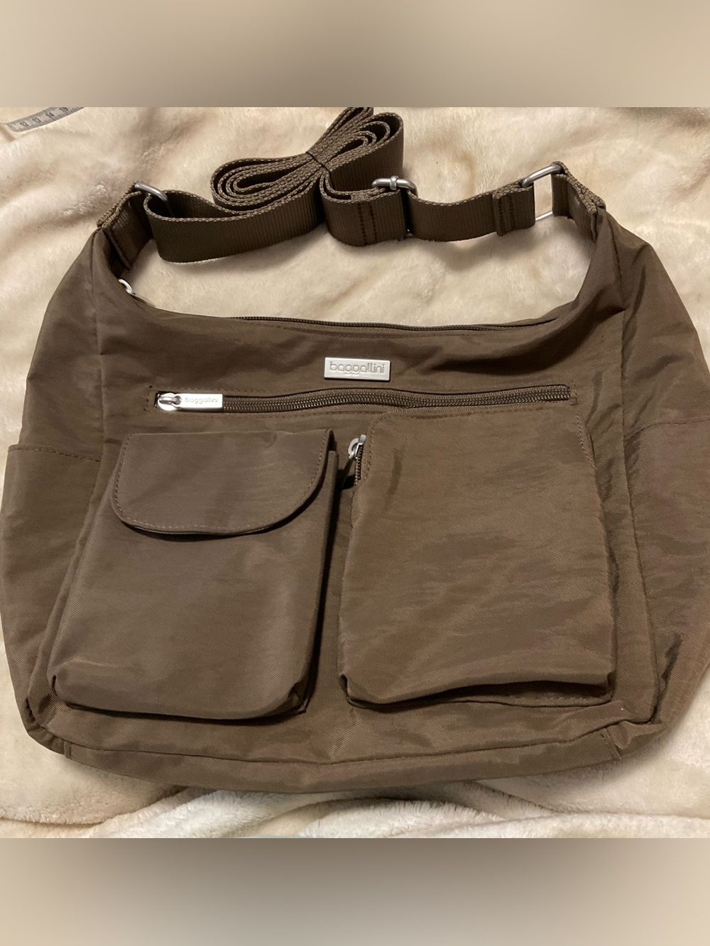 Baggallini Everywhere Bagg, a lightweight crossbody hobo bag, color mocha, NWOT